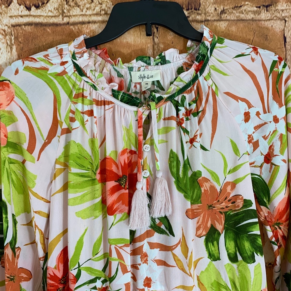 SOLD!!Style&Co Petite Ruffled Hem Blouse - Picture 5 of 8